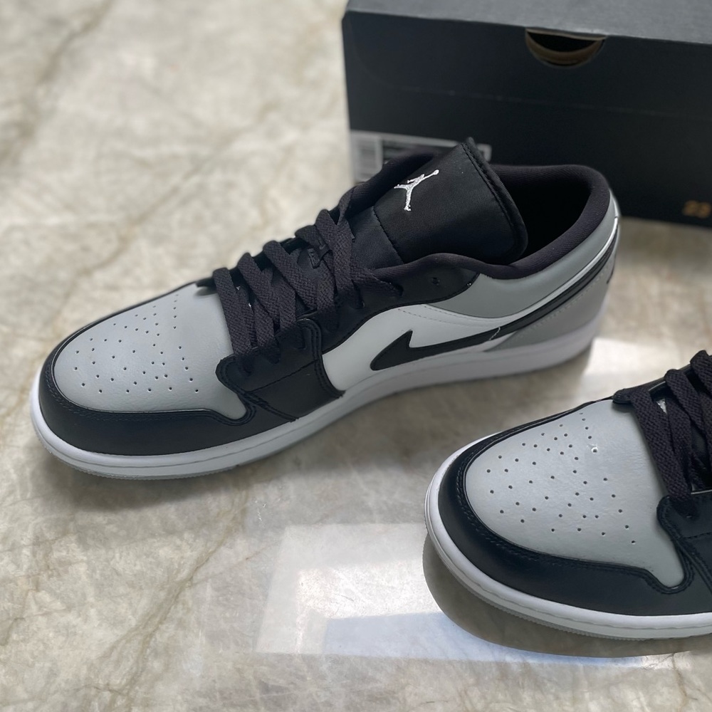 Air Jordan 1 Low - Picture 3 of 12